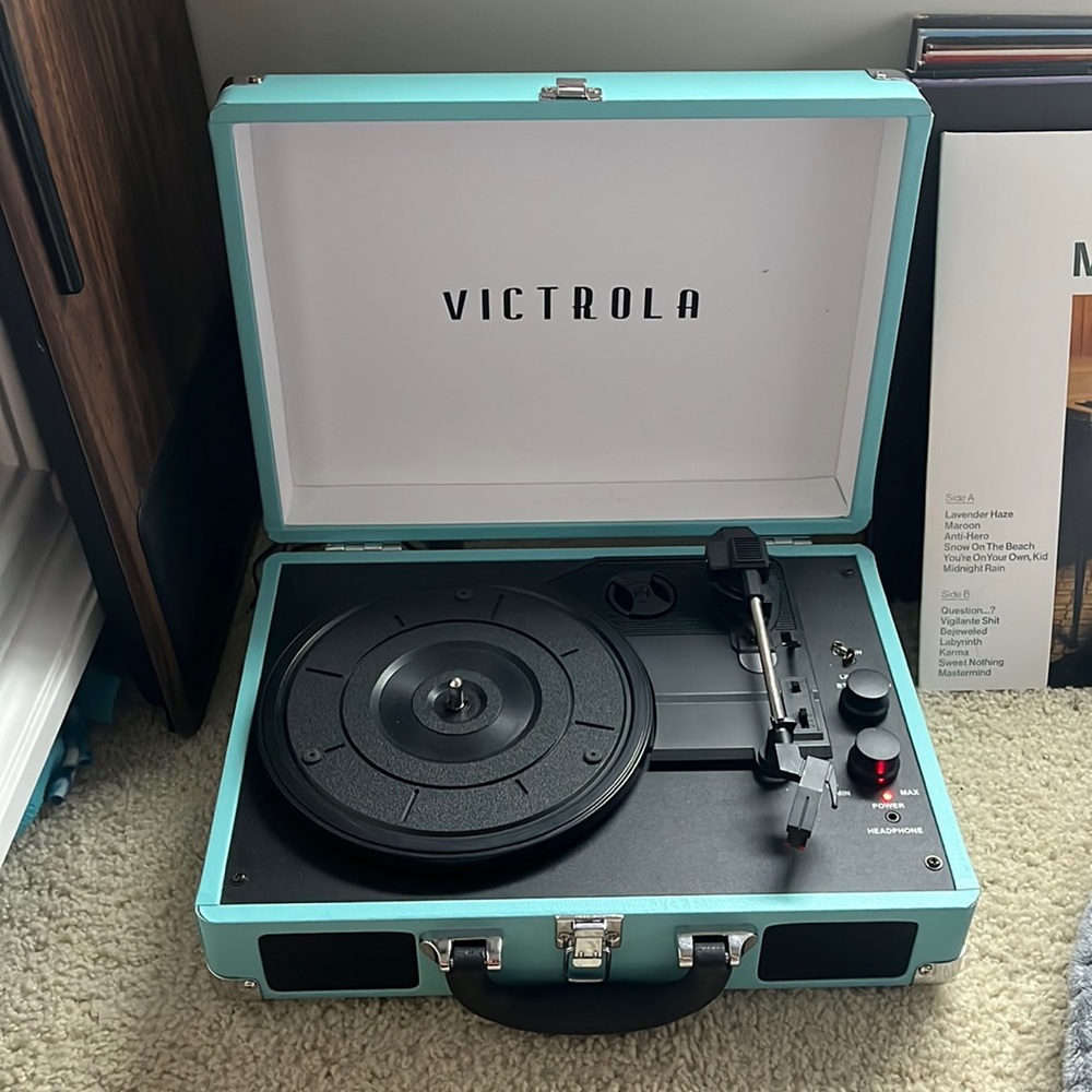 Victrola suitcase record player